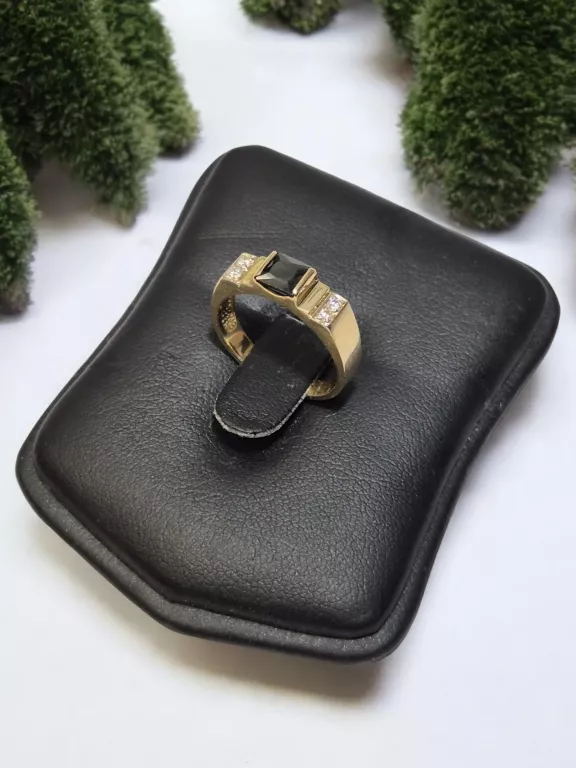 CIEKAWY MISTYCZNY ZŁOTY PIERŚCIONEK 585 3,08G R12 3,08G ONYKS + CYRKONIE
