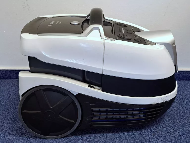 ODKURZACZ PIORĄCY BOSCH AQUAWASH & CLEAN BWD421PRO+SZCZOTKA TURBO 2100W