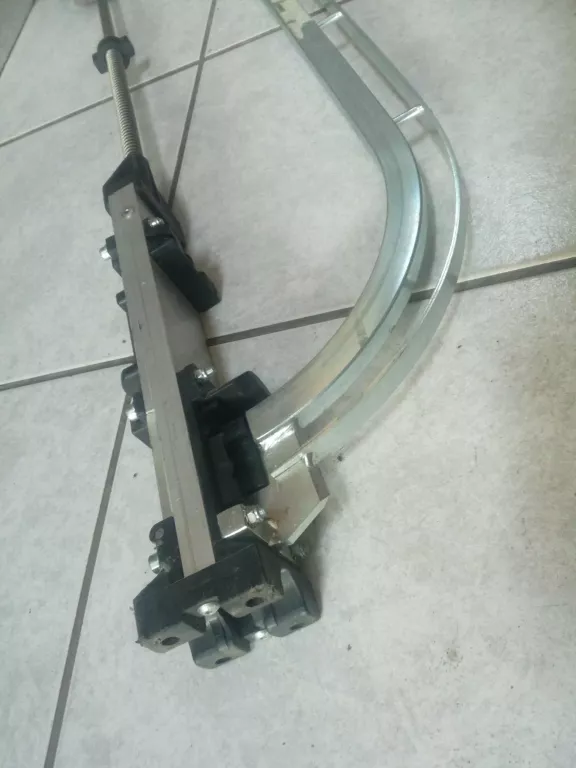 taker-na-spinki-do-podlogowki-tacker-do-klipsow-marka-damix