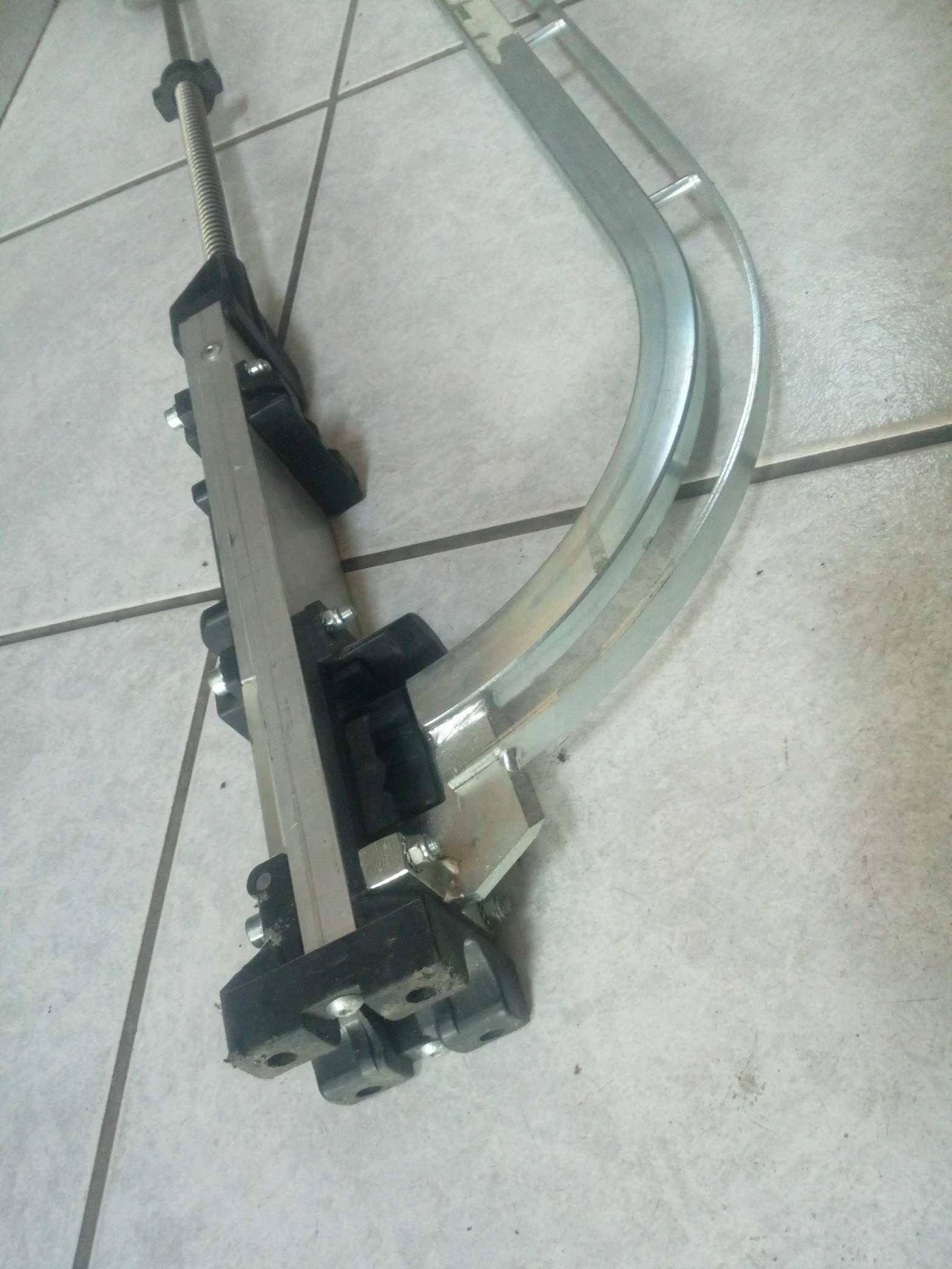 taker-na-spinki-do-podlogowki-tacker-do-klipsow-marka-damix