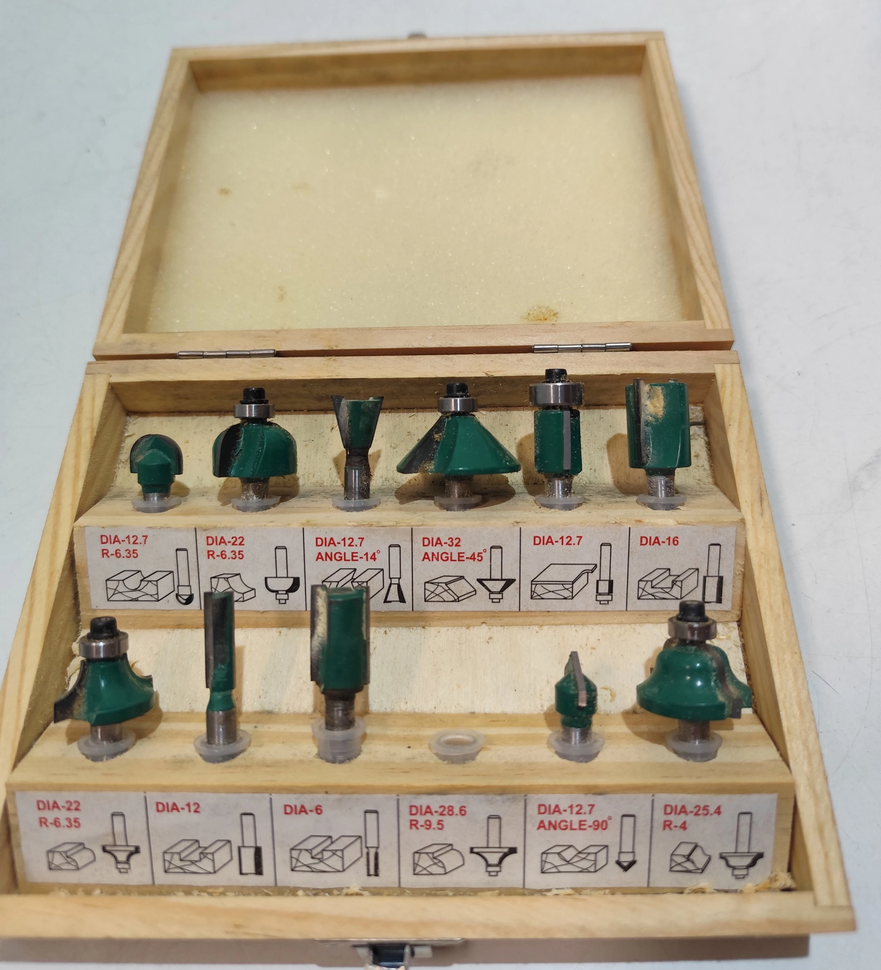 frezarka-makita-m3700-frezy-stalco-stan-uzywany