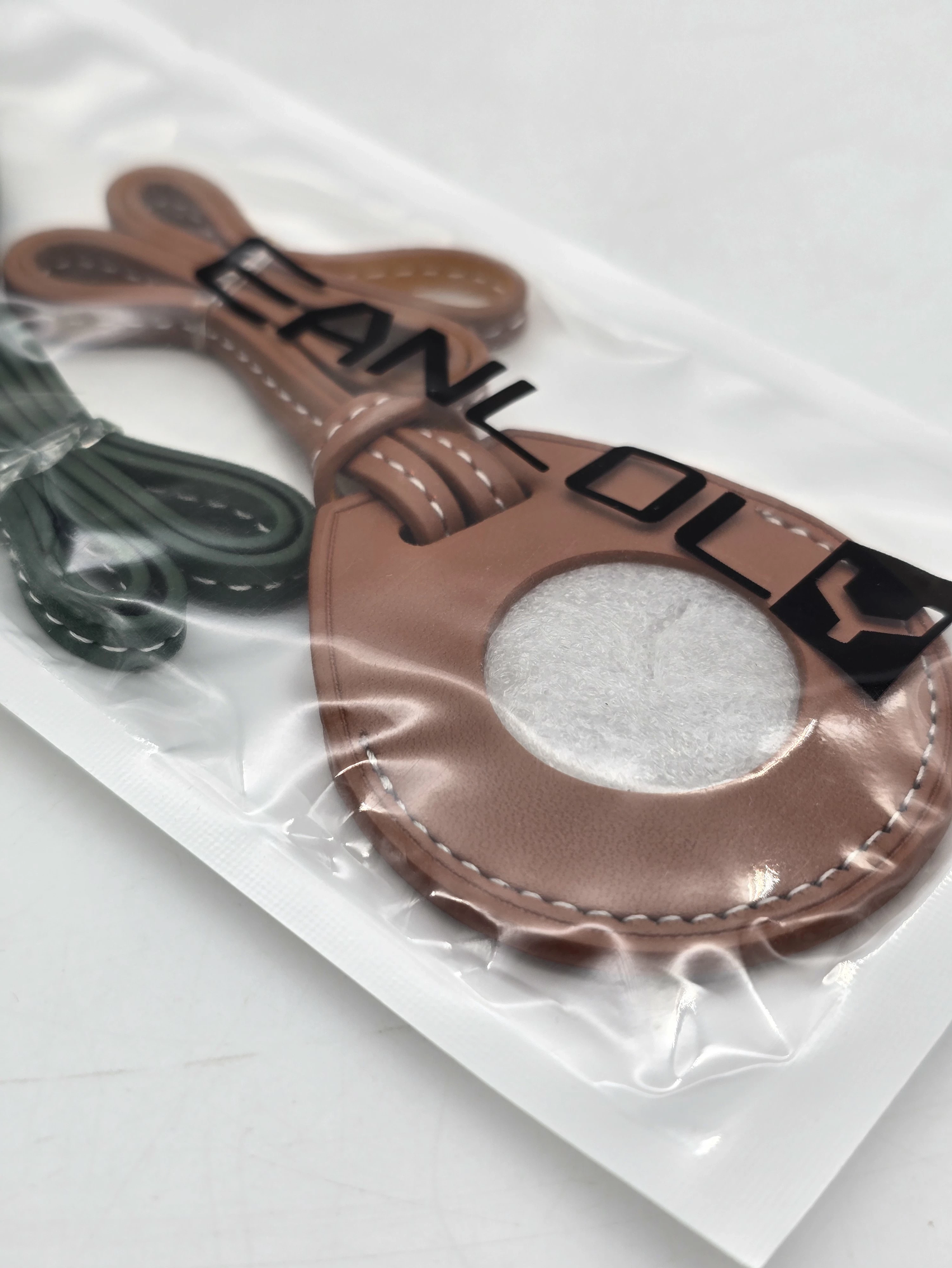 brelok-skorzany-przenosny-na-apple-airtag-dedykowany-model-etui-na-air-tag-brylok-obroze-4-sztuki-case