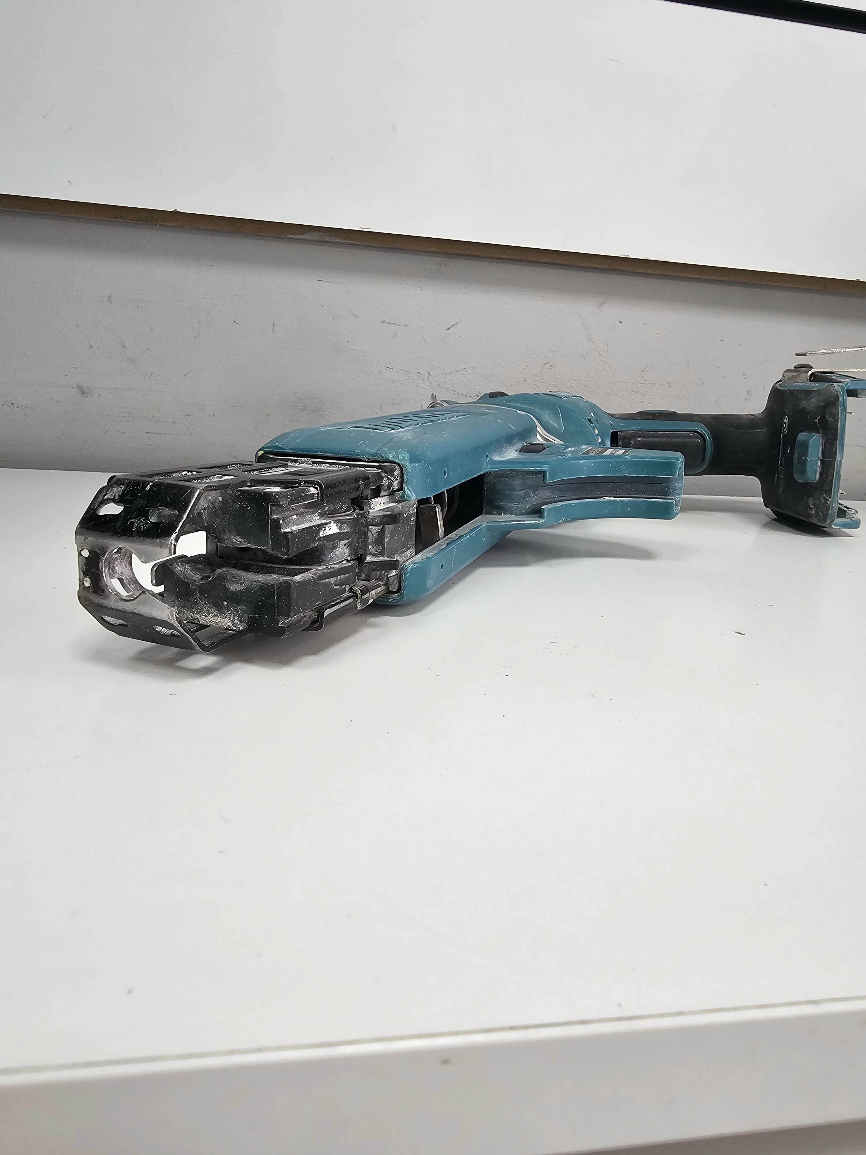 wkretarka-tasmowa-makita-gfs452-kod-producenta-dfr550z