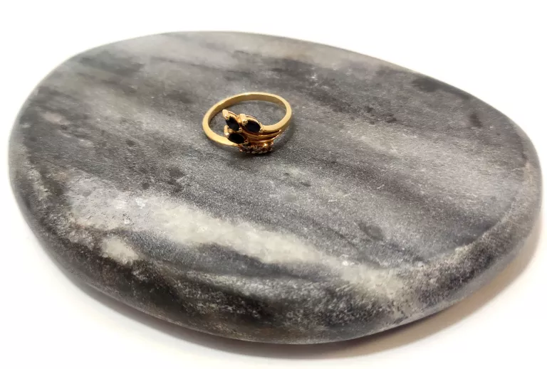 piekny-zloty-pierscionek-szafirycyrkonie-236g585r13-material-15835-2