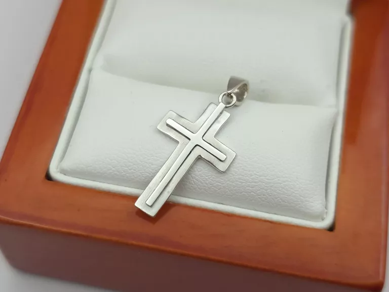 ZAWIESZKA Z BIAŁEGO ZŁOTA KRZYŻ - 585 14K 0,89G