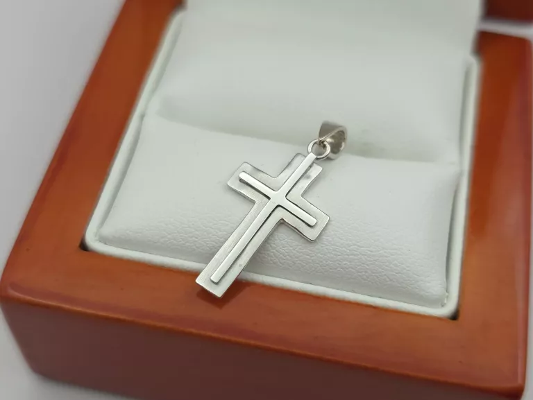 ZAWIESZKA Z BIAŁEGO ZŁOTA KRZYŻ - 585 14K 0,89G