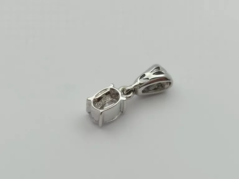 ZAWIESZKA Z BIAŁEGO ZŁOTA Z CYRKONIĄ - 585 14K 1,56G