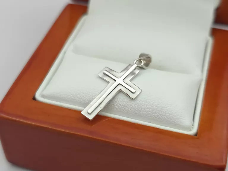 ZAWIESZKA Z BIAŁEGO ZŁOTA KRZYŻ - 585 14K 0,89G