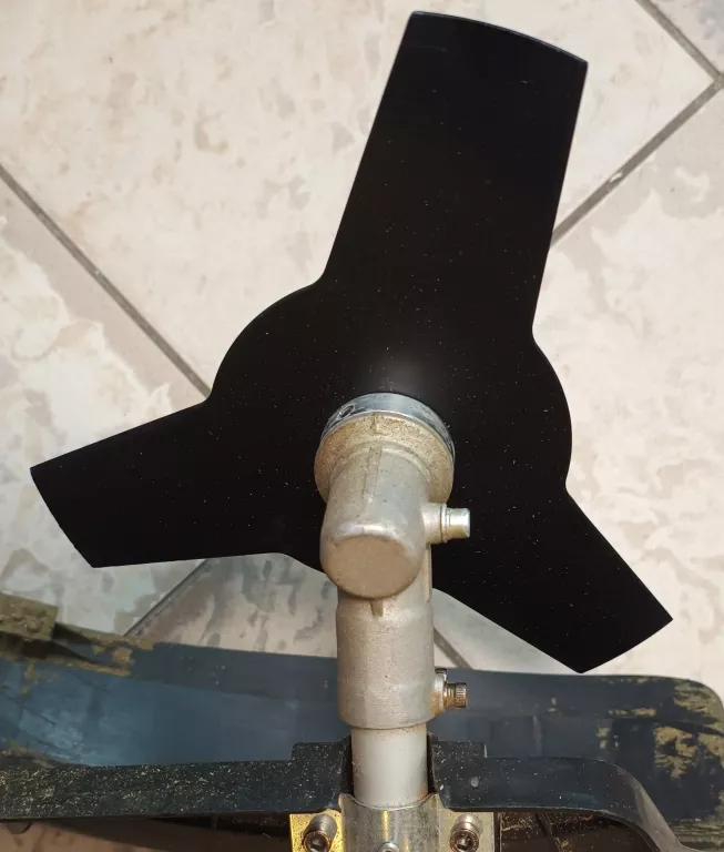 ELEKTRYCZNA PODKASZARKA NAC 1400 W BE140-SW-S2