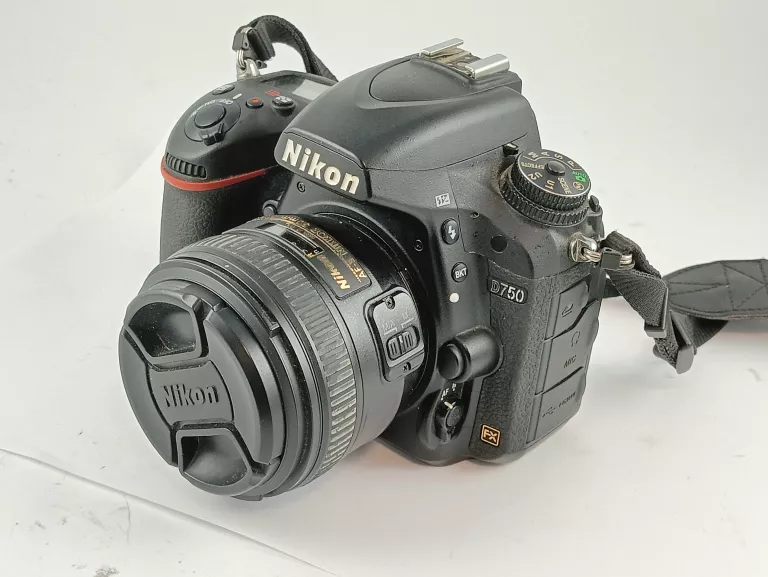 LUSTRZANKA NIKON D750