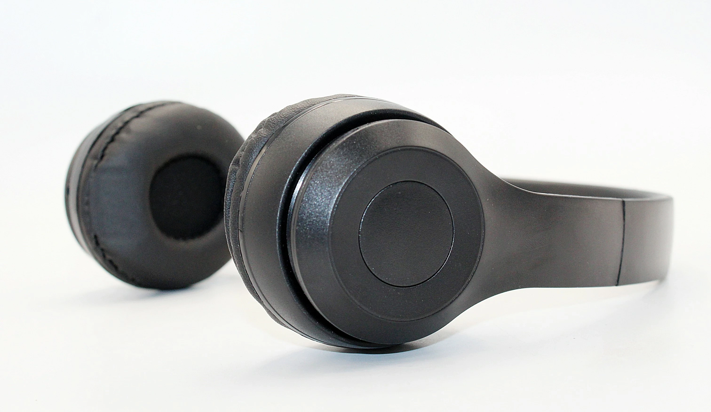 sluchawki-bezprzewodowe-nauszne-dunmoon-s22757-kod-producenta-5069