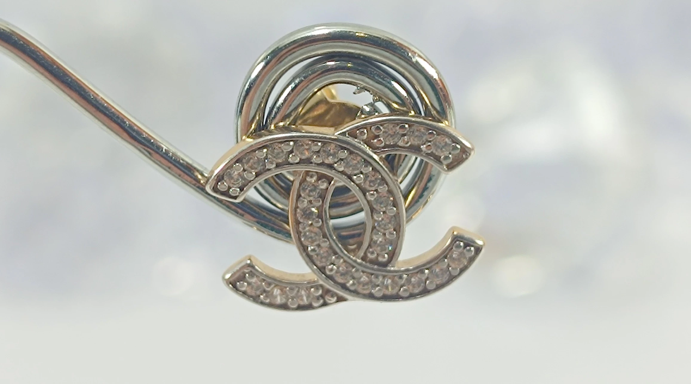 nienoszone-zlote-kolczyki-chanel-z-cyrkoniami-585-184g-motyw-brak