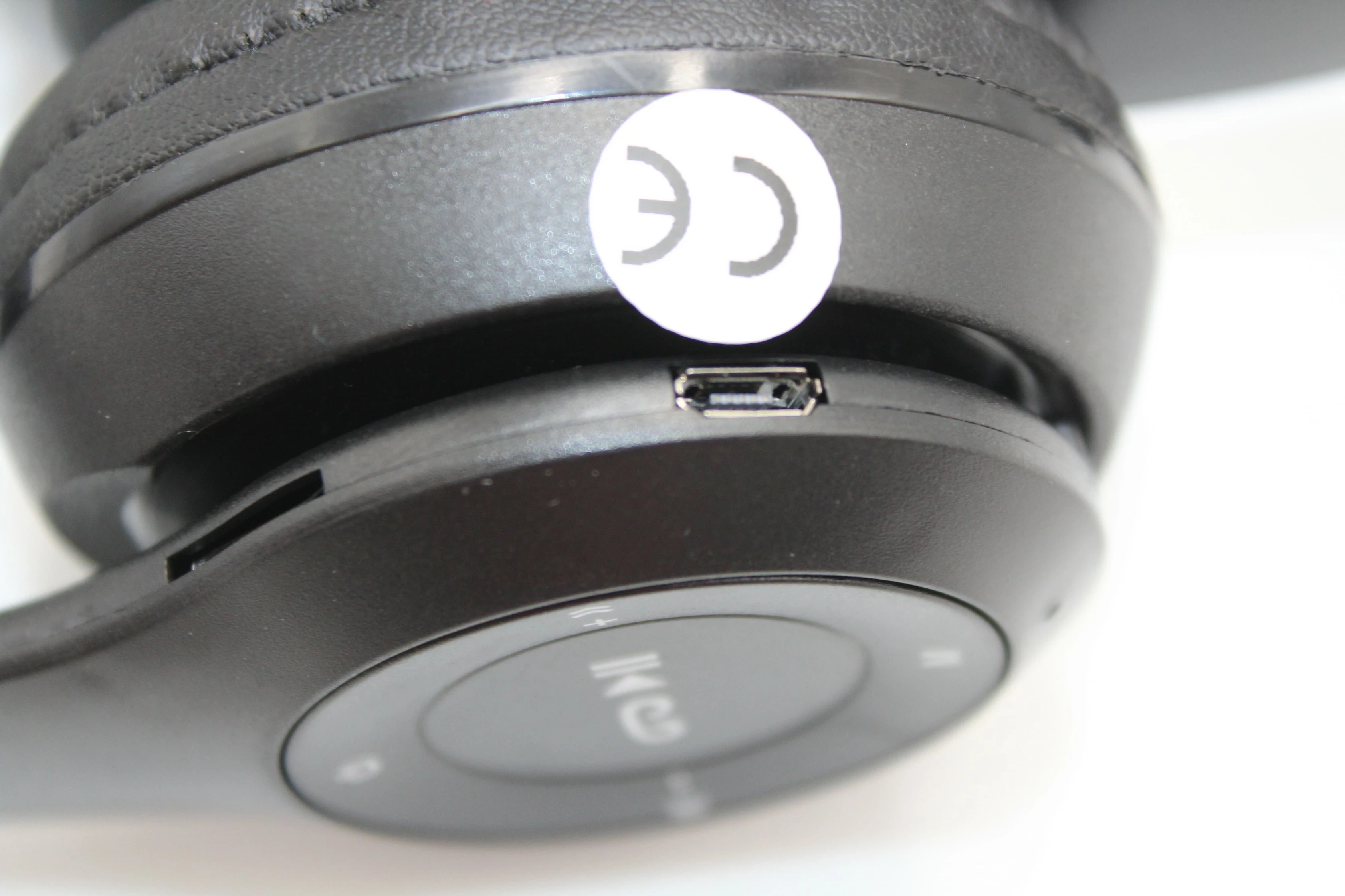 sluchawki-bezprzewodowe-nauszne-dunmoon-s22757-marka-248811-1998174