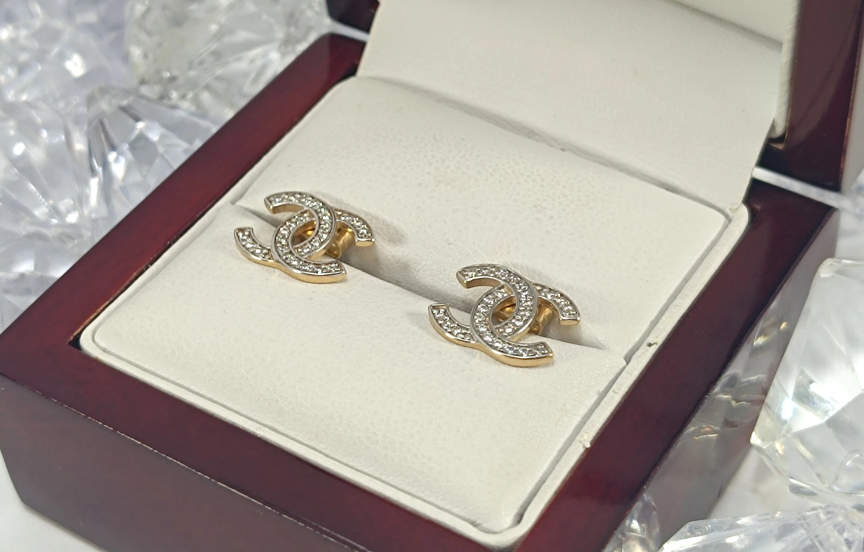 nienoszone-zlote-kolczyki-chanel-z-cyrkoniami-585-184g-gorna-wilda-100-poznan-ska-x