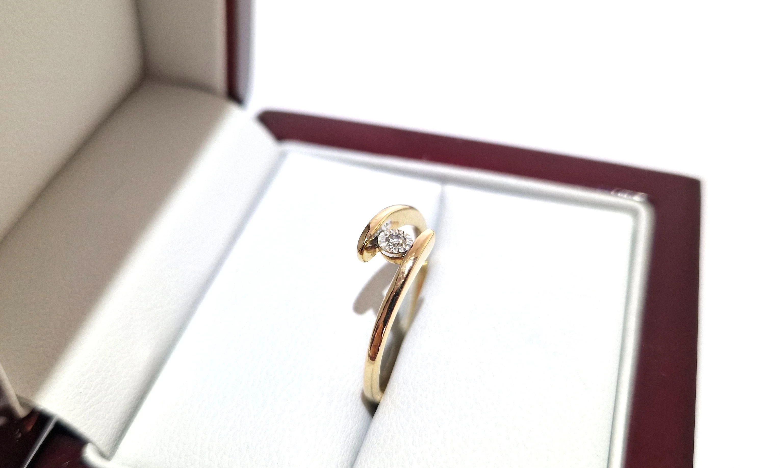 zloty-pierscionek-z-brylantem-briju-pr585-197g-r14-rodzaj-wyrob-jubilerski