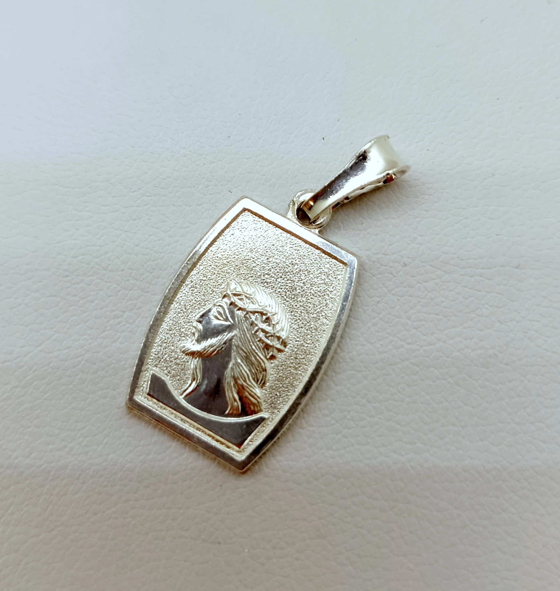 srebro-wyrob-jubilerski-uzywany-zawieszka-jezus-w-koronie-pr925-w233g-bytomska-12-czeladz