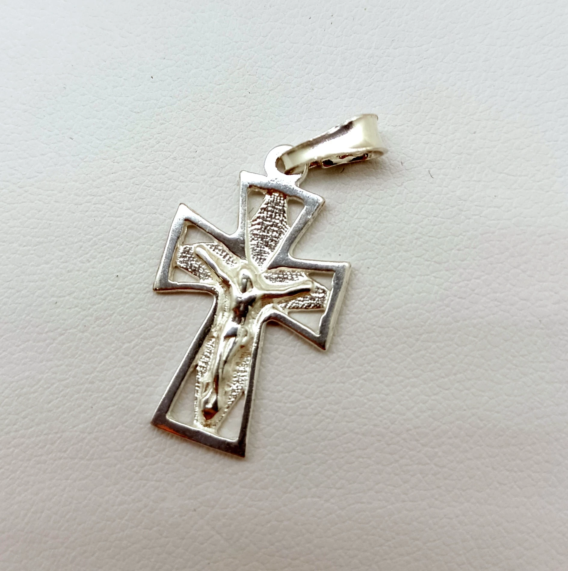 srebro-wyrob-jubilerski-uzywany-zawieszka-krzyz-z-ostrymi-rogami-925-16-bytomska-12-czeladz
