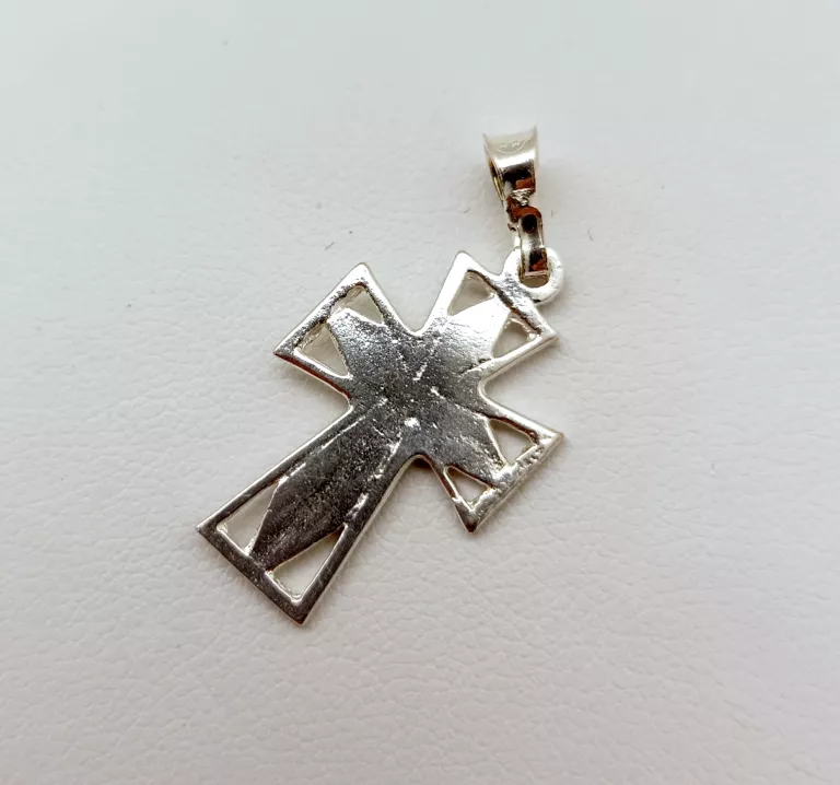 srebro-wyrob-jubilerski-uzywany-zawieszka-krzyz-z-ostrymi-rogami-925-16-stan-uzywany