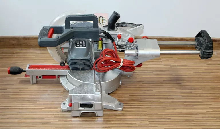 UKOŚNICA PILARKA UKOSOWA GRAPHITE 59G812 1800W