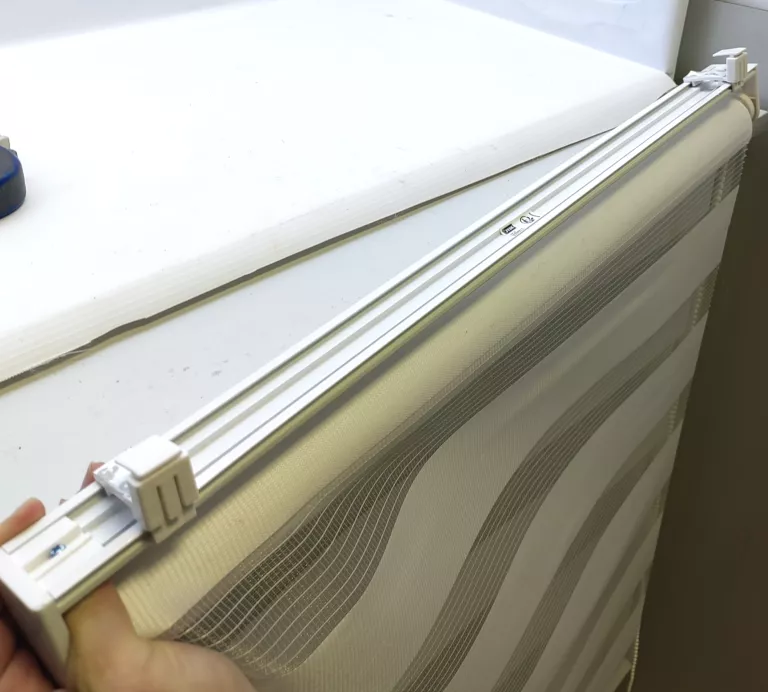 roleta-dzien-noc-80cm-typ-montazu-bezinwazyjny