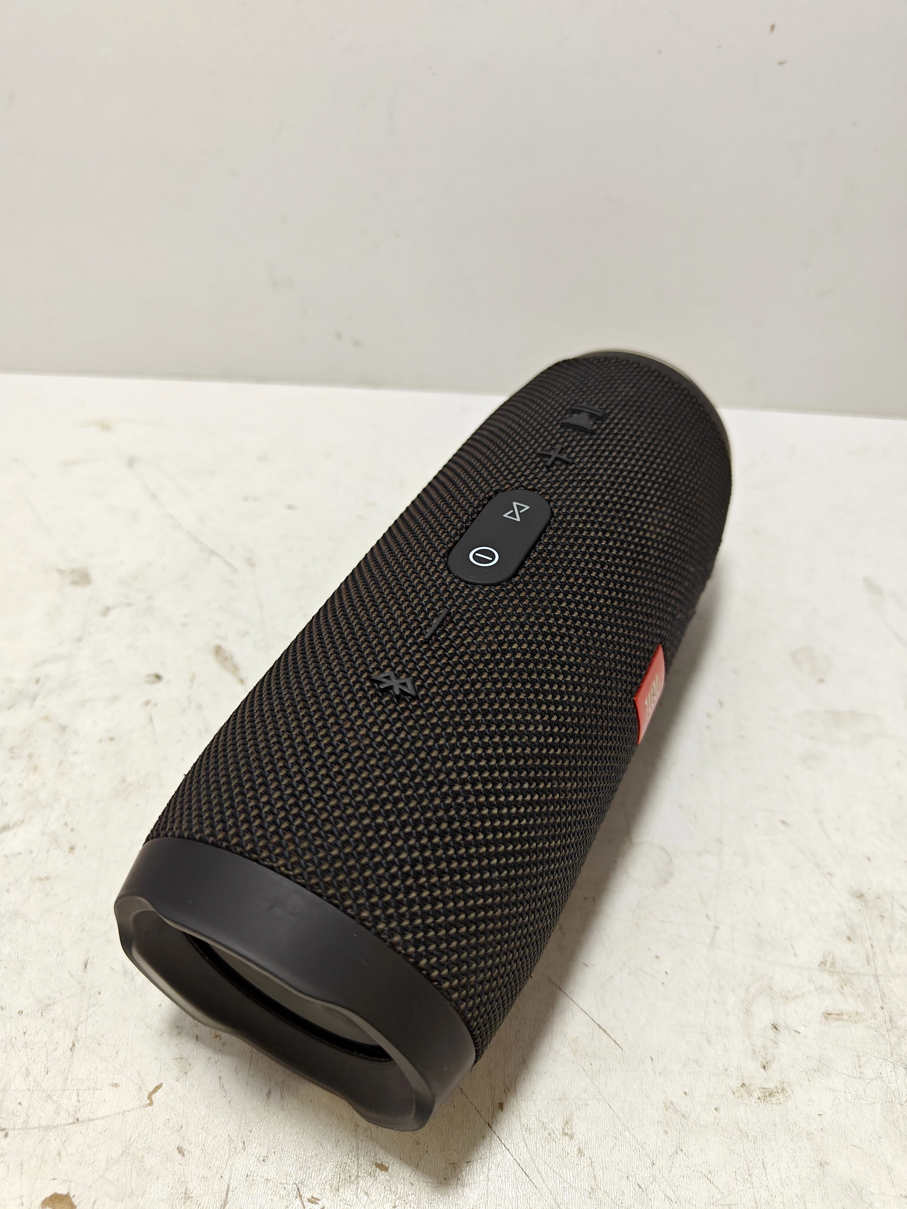 glosnik-jbl-charge-3bateria-trzyma-5-minut-opis-marka-jbl