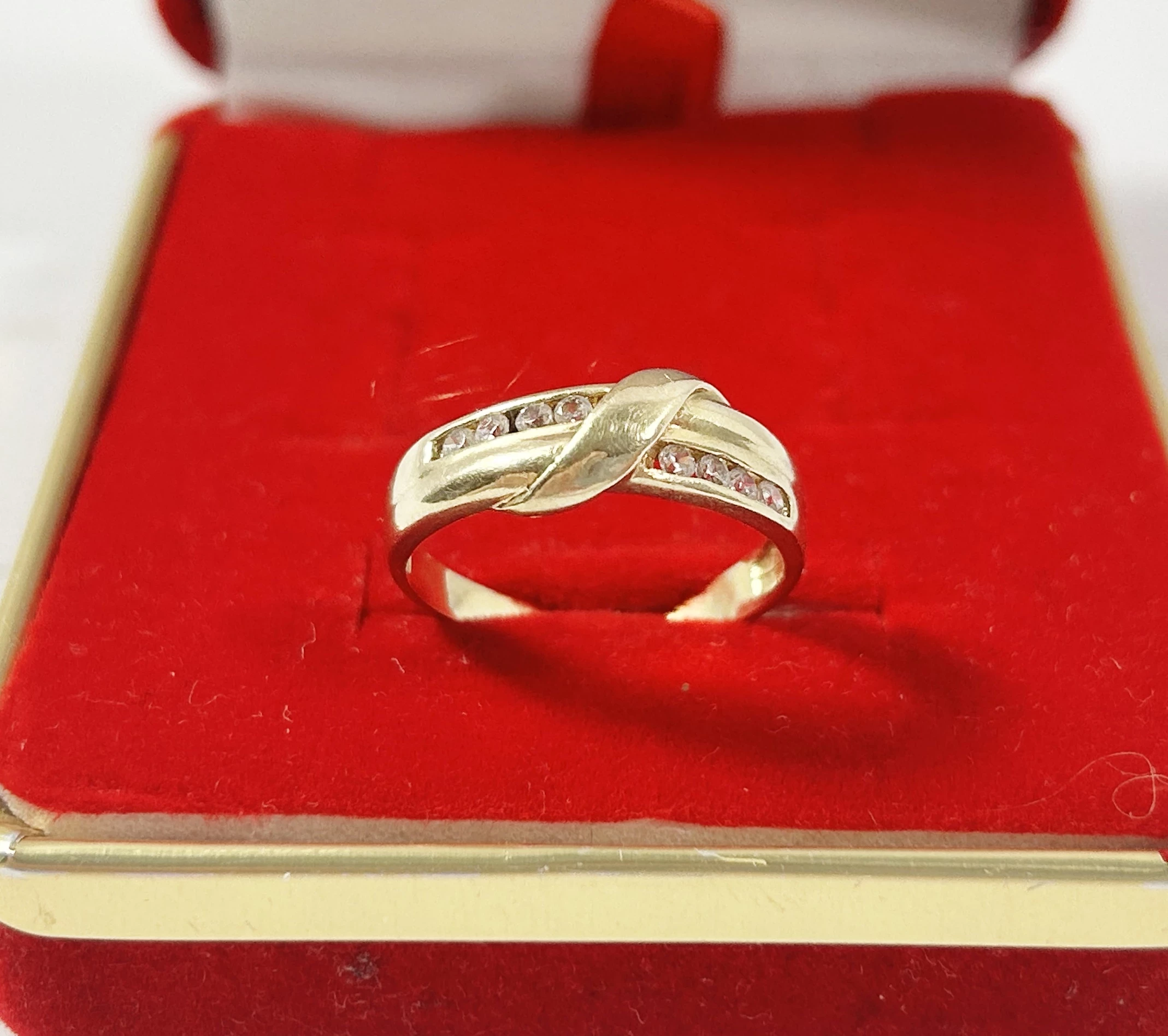 ciekawy-zloty-pierscionek-243g-585-13-rodzaj-wyrob-jubilerski