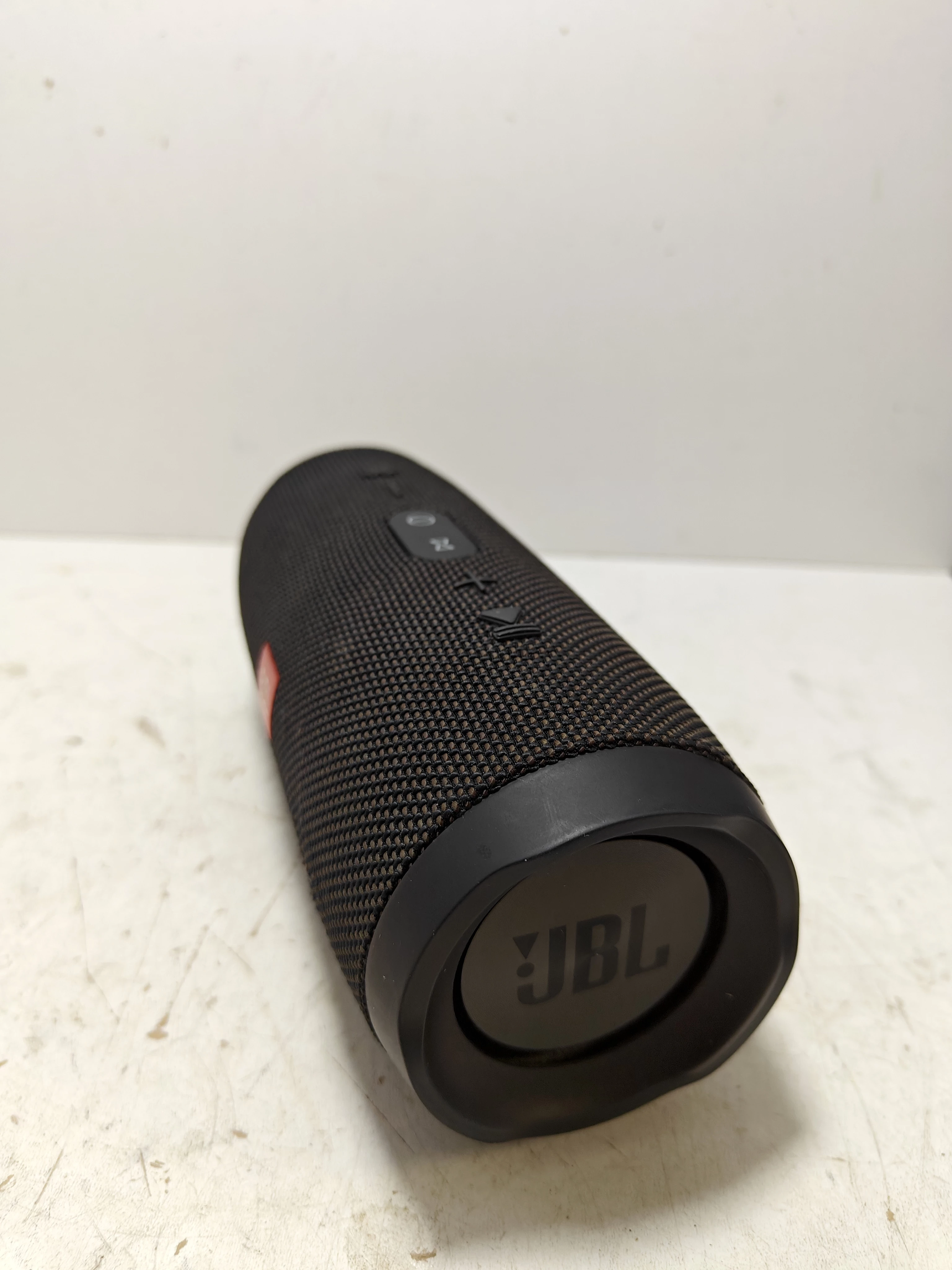 glosnik-jbl-charge-3bateria-trzyma-5-minut-opis-funkcje-sterowanie-za-pomoca-smartfona