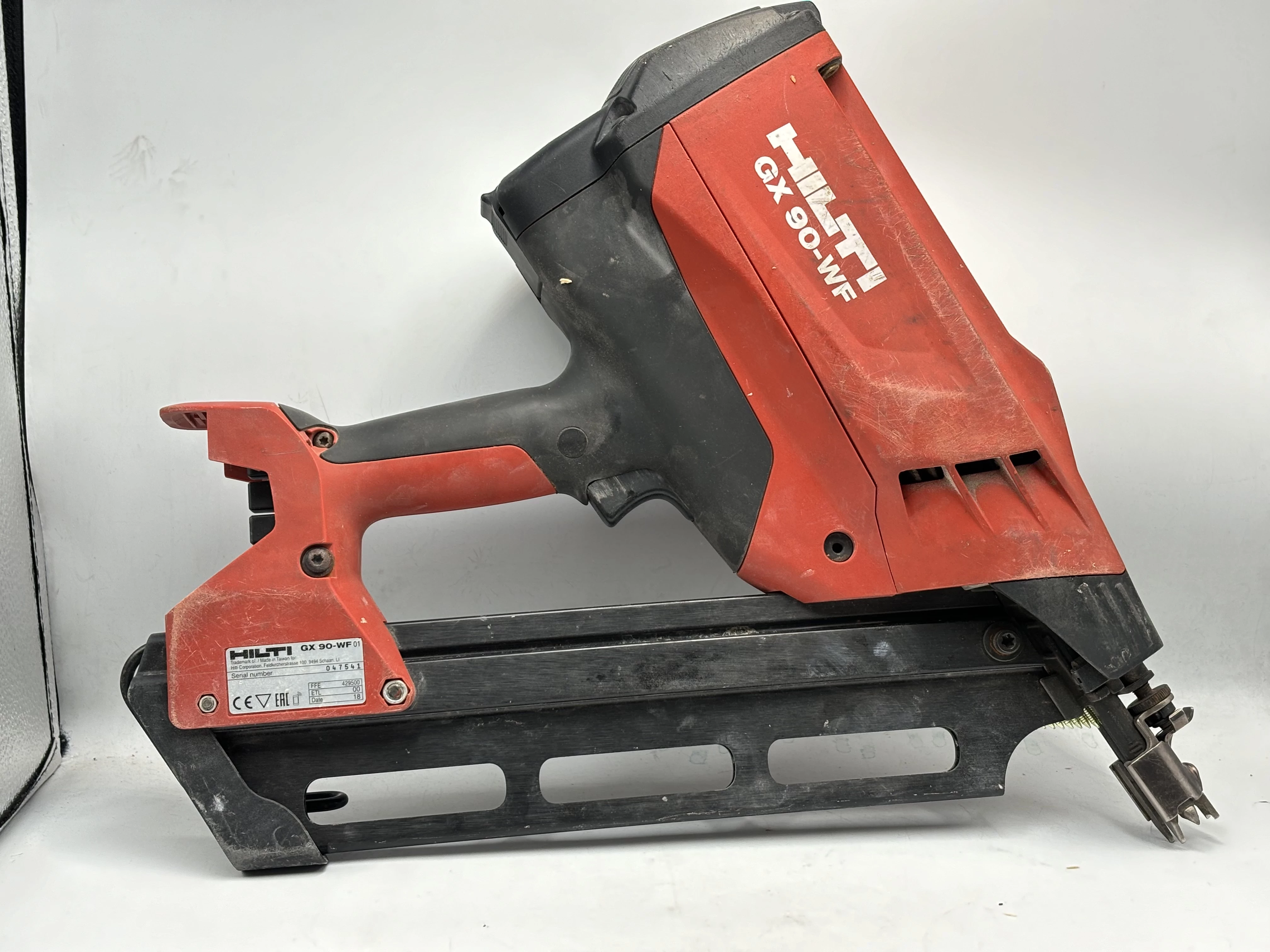 gwozdziarka-hilti-gx-90-wf-2-x-akumulator-maksymalna-dlugosc-gwozdzizszywek-90