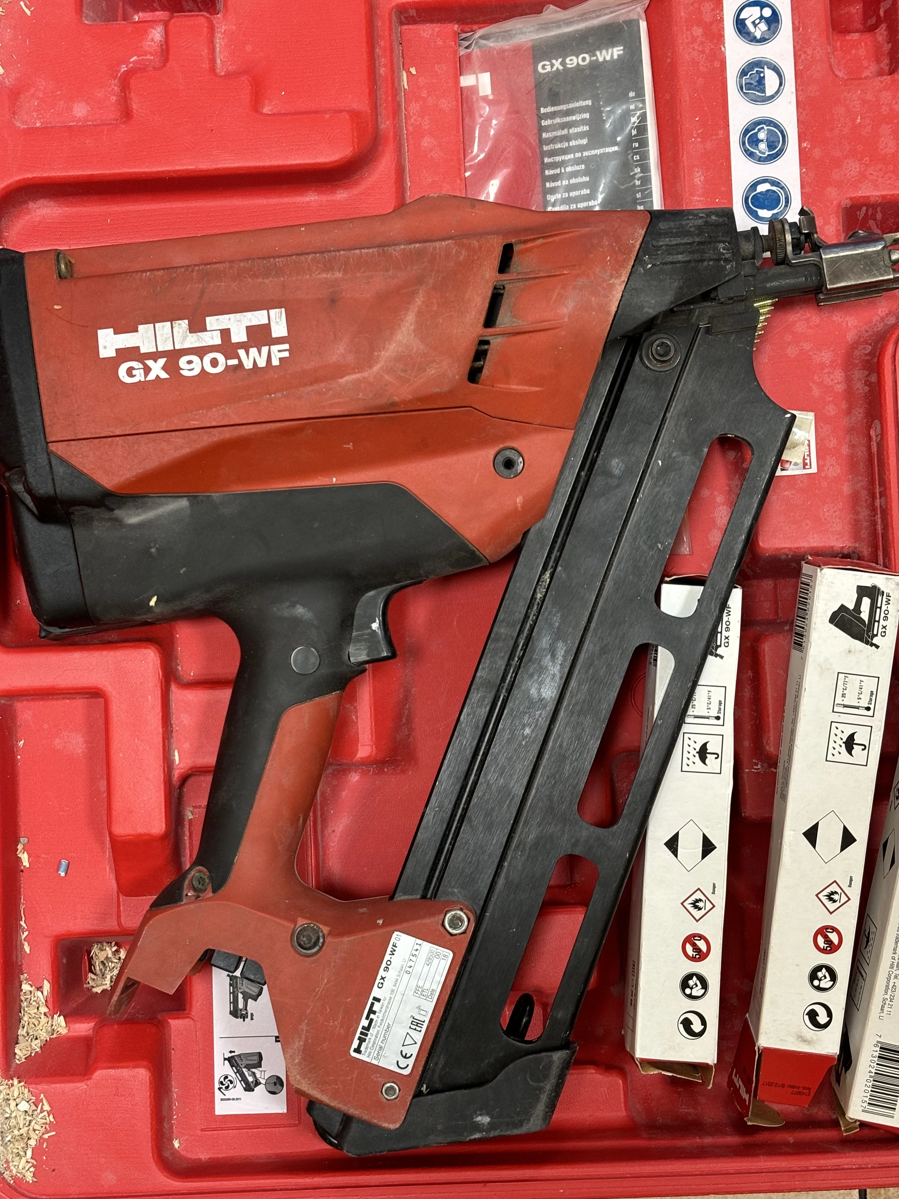gwozdziarka-hilti-gx-90-wf-2-x-akumulator-stan-11323-2