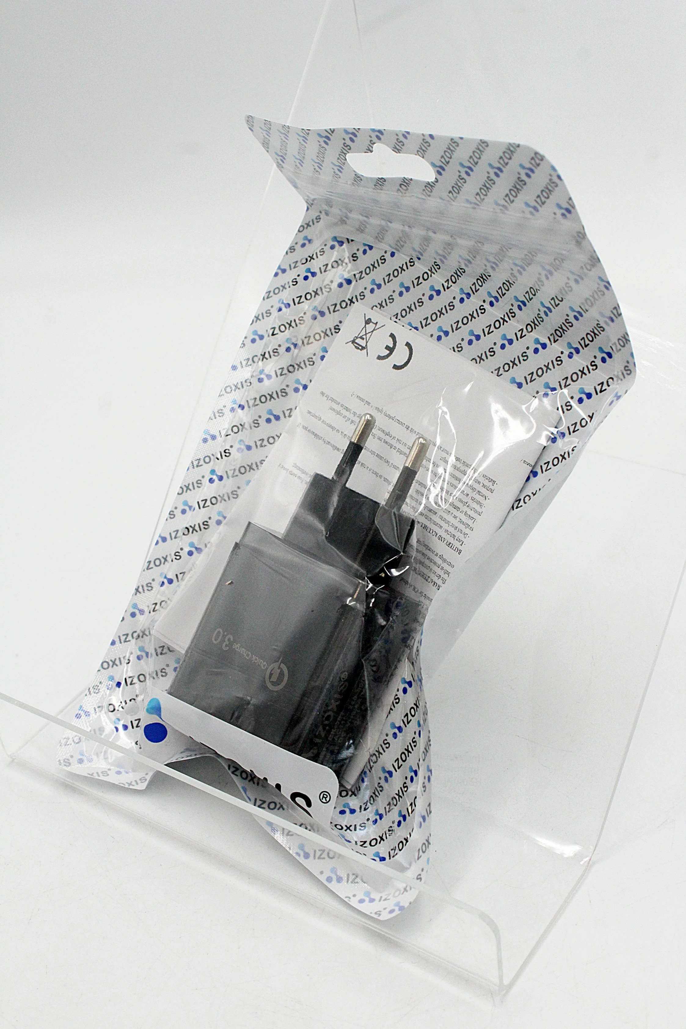 uniwersalna-ladowarka-sieciowa-izoxis-quick-charge-30-4xusb-31a-stan-11323-238058