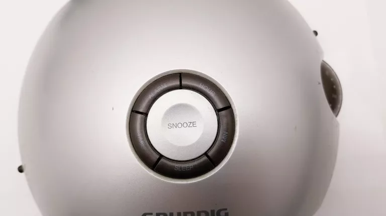 RADIO BUDZIK GRUNDIG SONOCLOCK 30 L / 3340 LW
