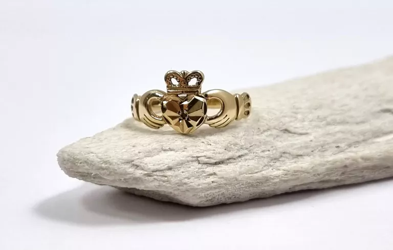 ZŁOTY PIERŚCIONEK CLADDAGH RING P: 375 W: 1,82G R: 12