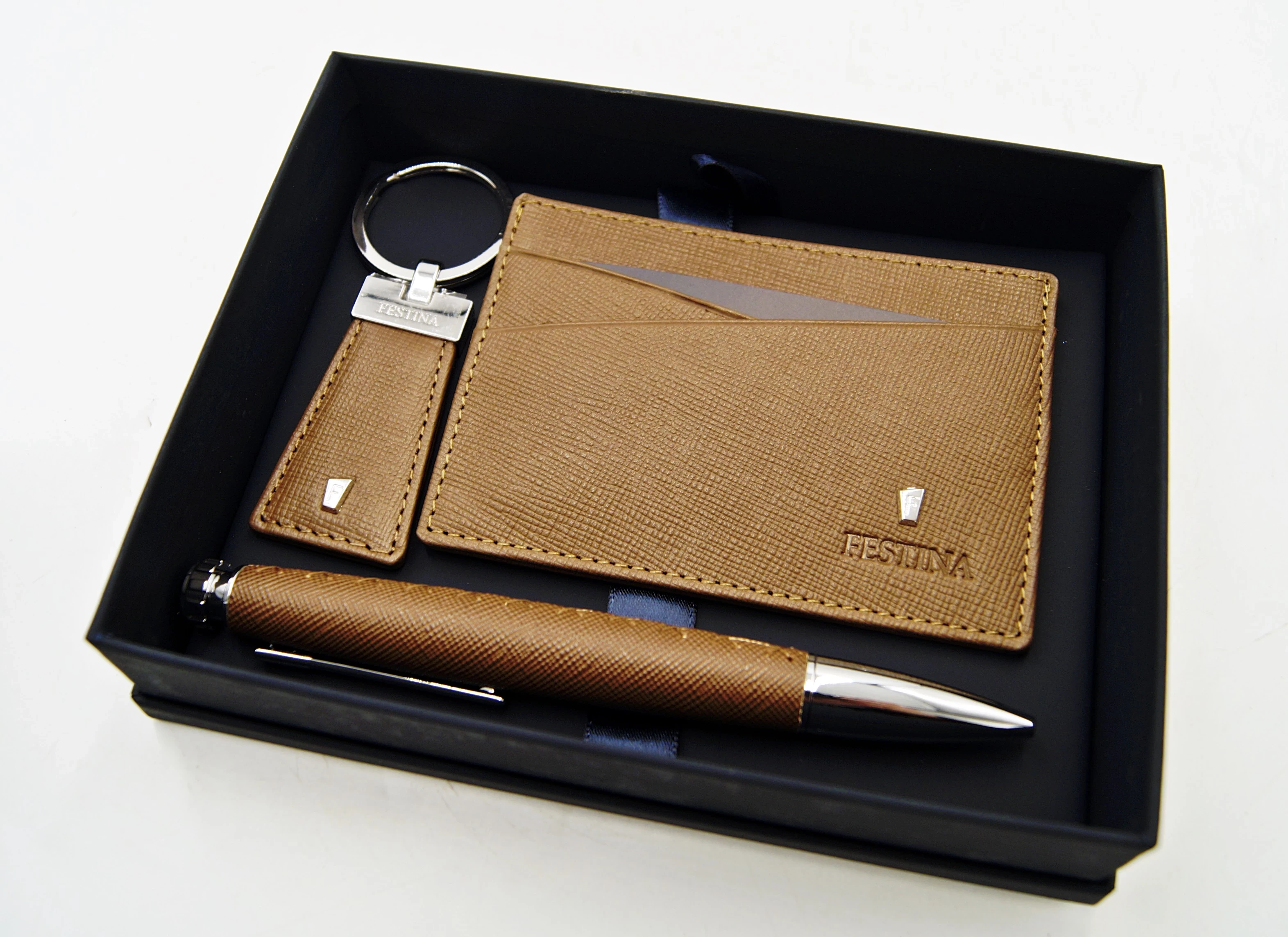 zestaw-prezentowy-firmy-festina-etui-na-karty-dlugopis-brelok-chelmska-50-warszawa