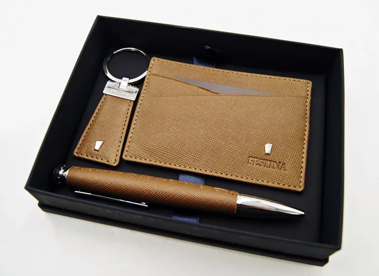 zestaw-prezentowy-firmy-festina-etui-na-karty-dlugopis-brelok-chelmska-50-warszawa
