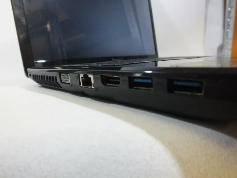 LAPTOP LENOVO 4RAM AMD1-1200 200GB W10+LAD