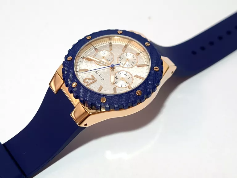ZEGAREK DAMSKI GUESS W0149L5 - WR50