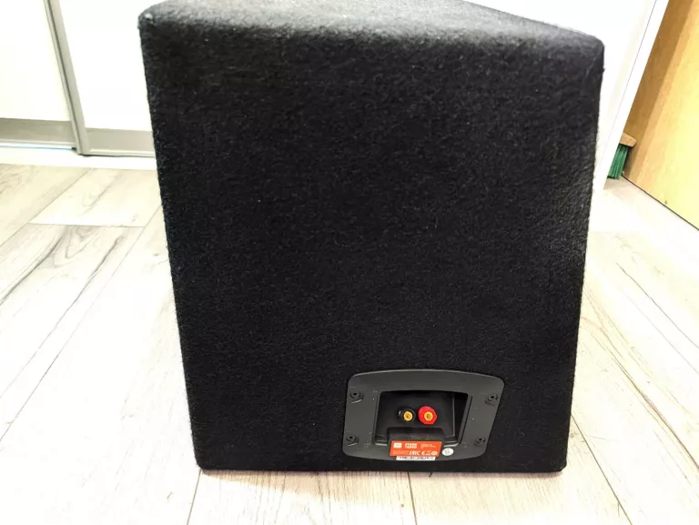 SKRZYNIA BASOWA JBL STAGE 1200D Z PORTEM SZCZELINOWYM I WOOFEREM 300MM
