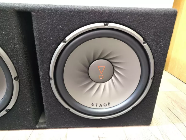 SKRZYNIA BASOWA JBL STAGE 1200D Z PORTEM SZCZELINOWYM I WOOFEREM 300MM