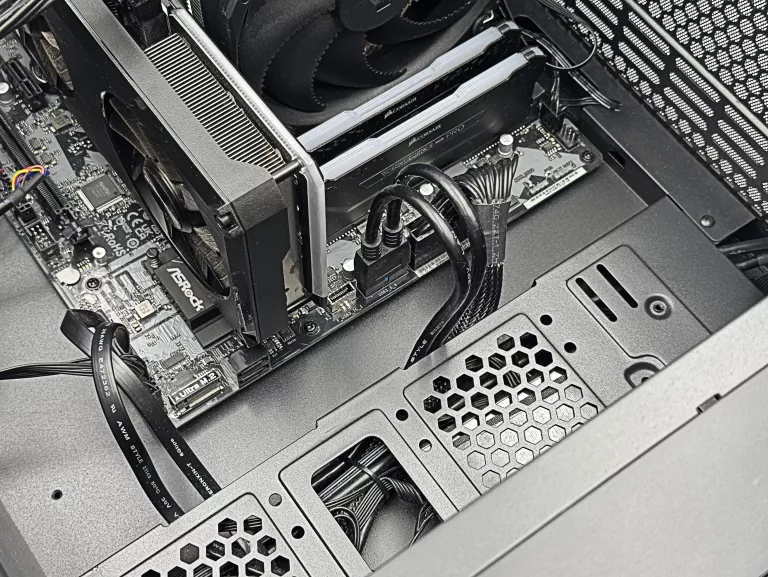 KOMPUTER PC I7-12700KF 32GB RAM, 500GB + 120GB SSD + 1TB HDD, RTX3060 TI