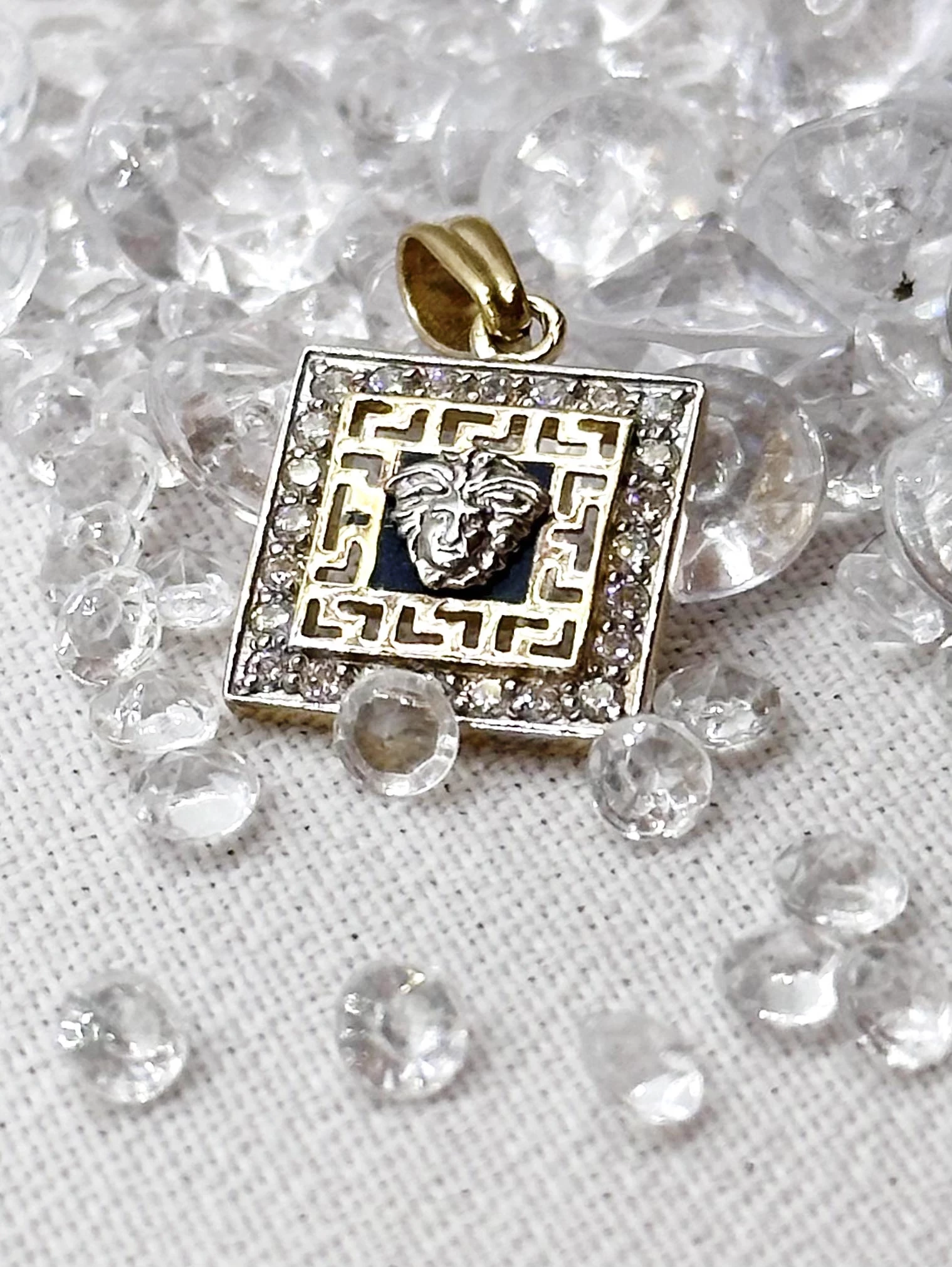 piekna-zlota-zawieszka-versace-585-209g-gajowa-70-wroclaw