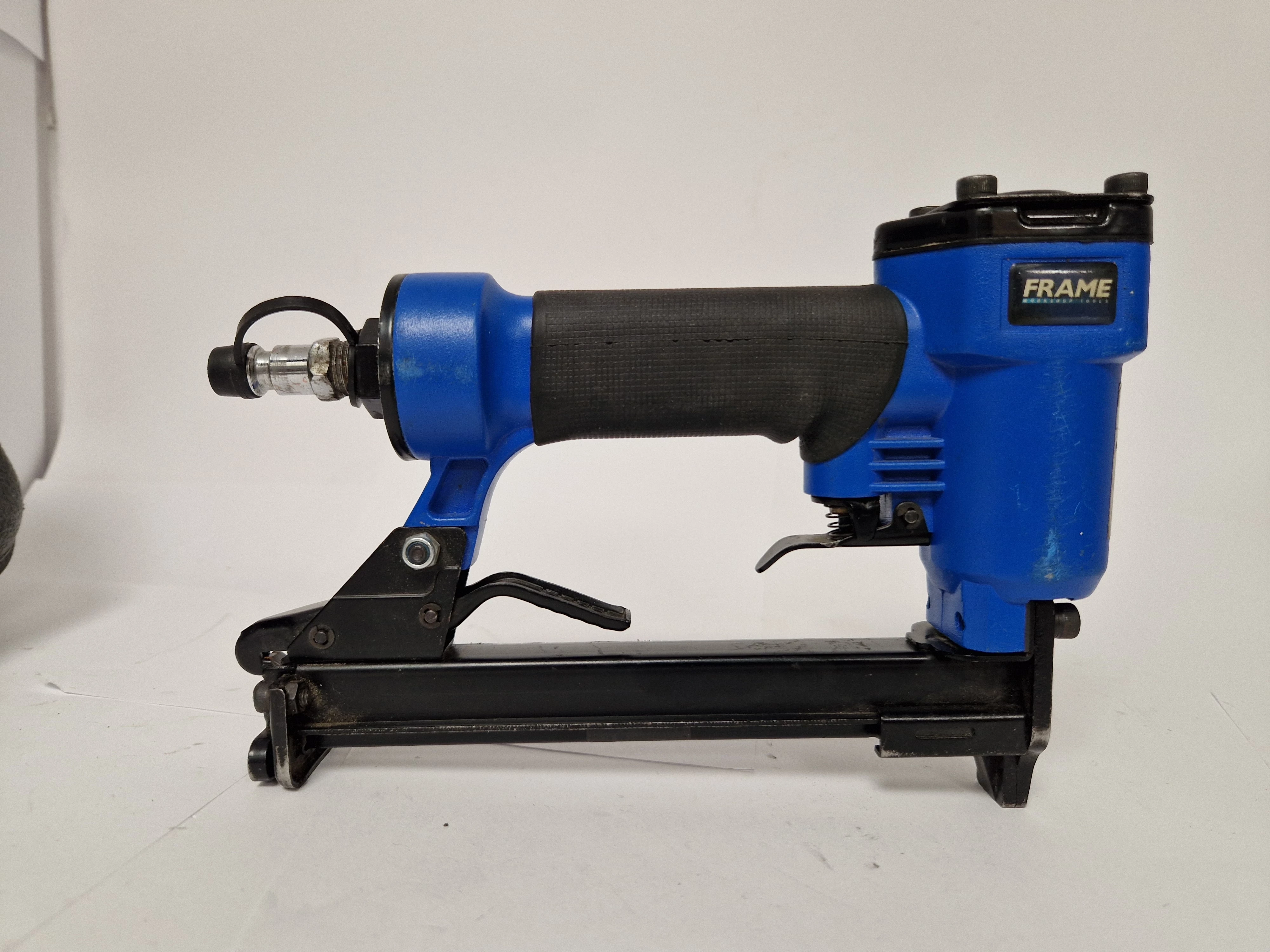 zszywacz-pneumatyczny-frame-8016-walizka-minimalna-dlugosc-zszywek-6