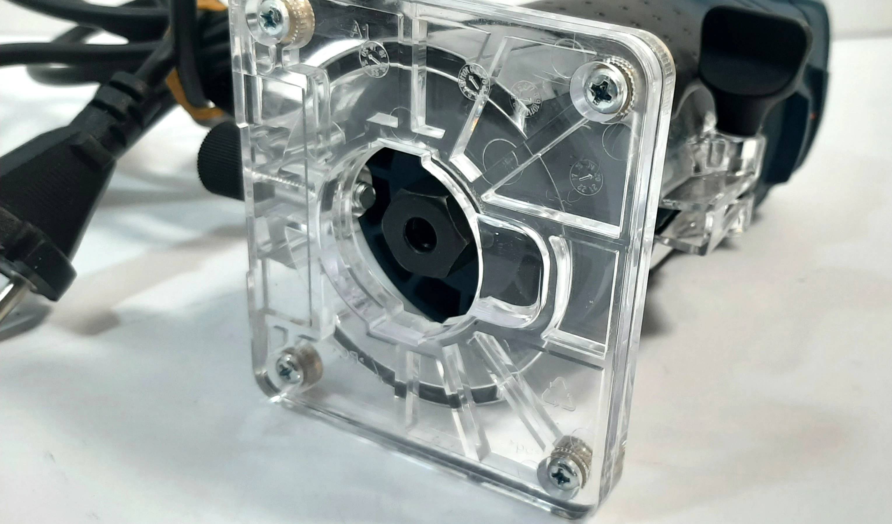 frezarka-bosch-professional-gkf-550-kpl-armii-krajowej-1a-goldap