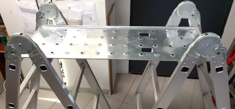 DRABINA SKŁADANA PRZEGUBOWA 4X4 SZCZEBLE 5M+ 2 PLATFORMY ROBOCZE 90 I118CM