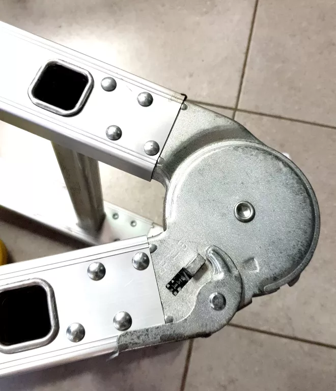DRABINA SKŁADANA PRZEGUBOWA 4X4 SZCZEBLE 5M+ 2 PLATFORMY ROBOCZE 90 I118CM