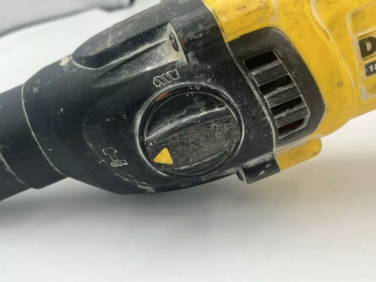 MŁOTOWIERTARKA DEWALT DCH 133