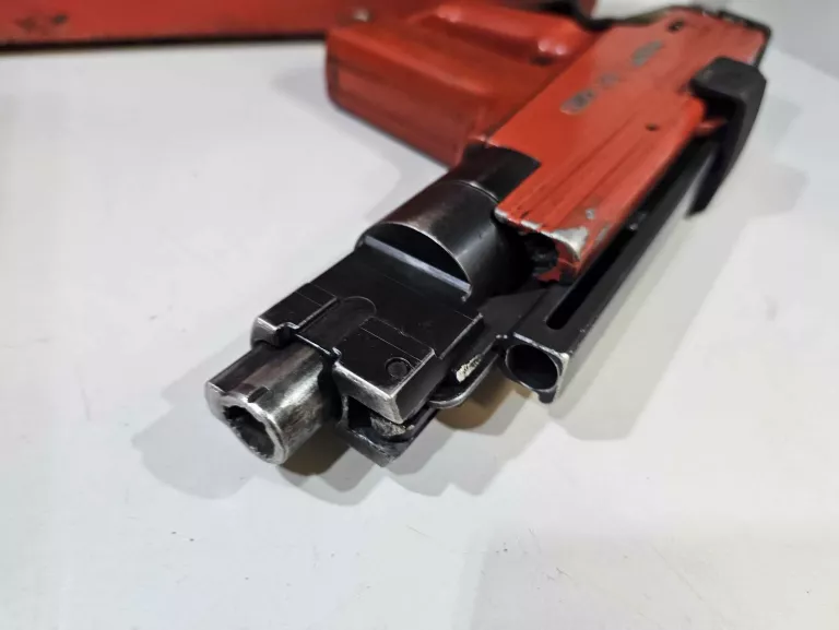 OSADZAK DO GWOŹDZI HILTI DX 450 + WALIZKA