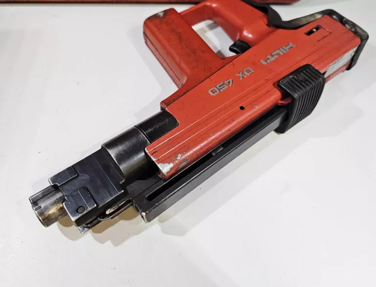 OSADZAK DO GWOŹDZI HILTI DX 450 + WALIZKA