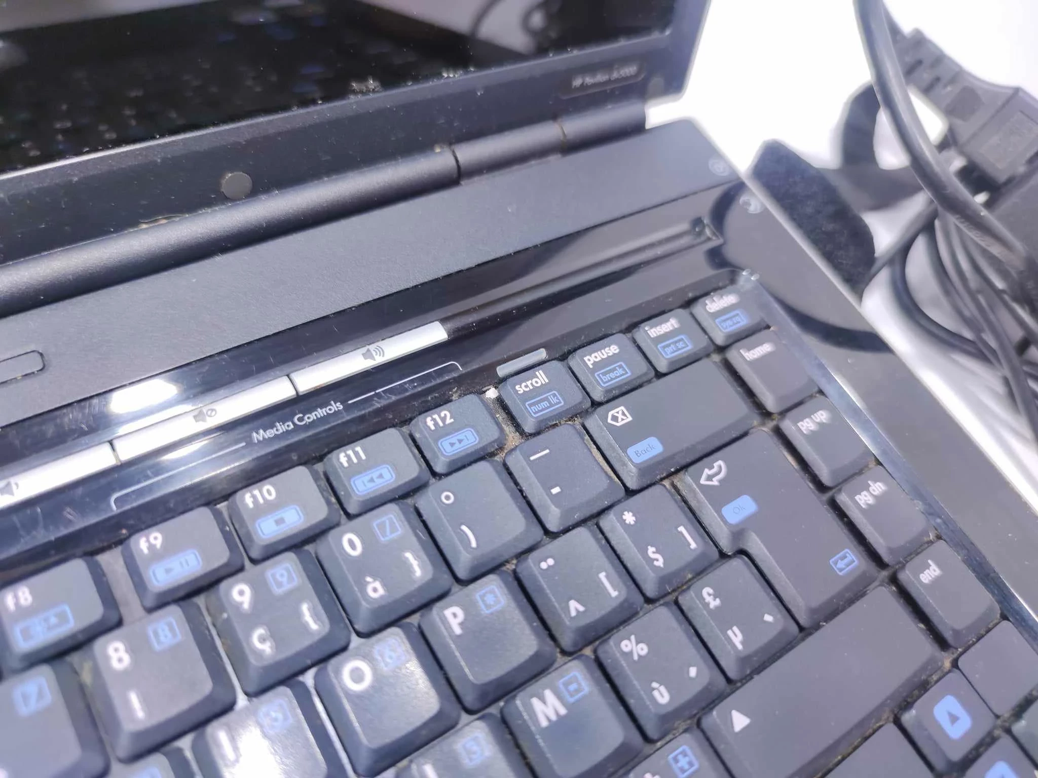 laptop-hp-pavilion-dv5000-4gb-250gb-intel-genuine-t2300-wielkosc-pamieci-ram-4-gb