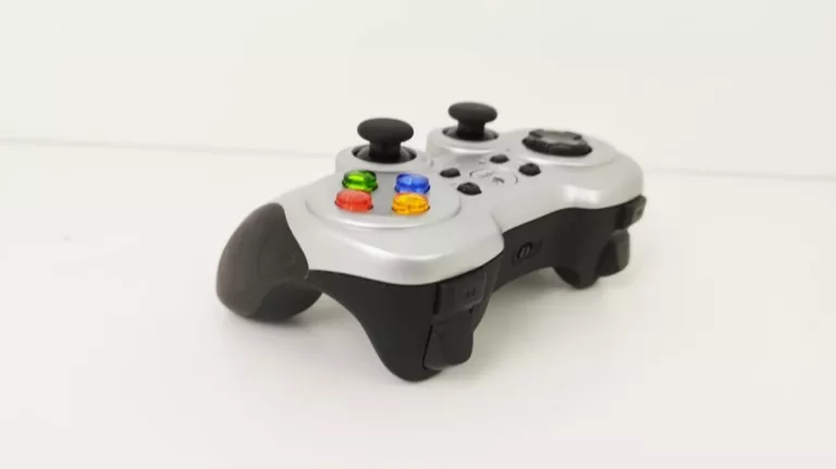 PAD BEZPRZEWODOWY LOGITECH F710