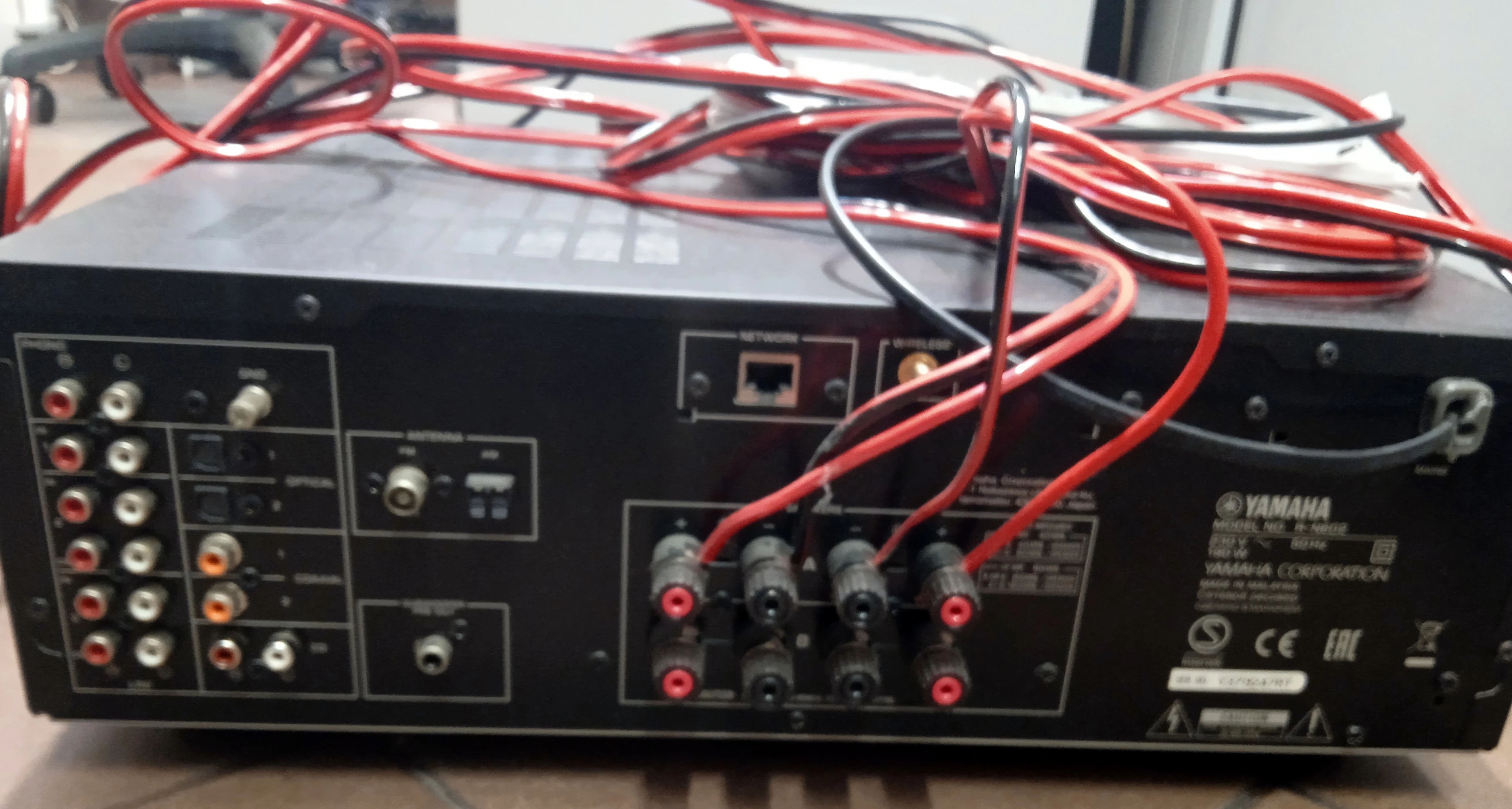 amplituner-yamaha-r-n602-stan-11323-2